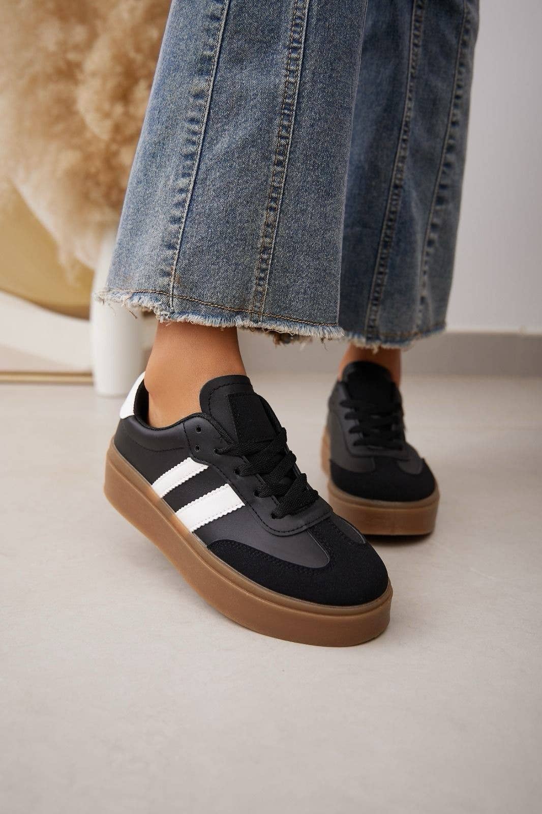 WOMEN'S ROUND TOE DOUBLE STRIPED GUM THICK SOLE SNEAKERS