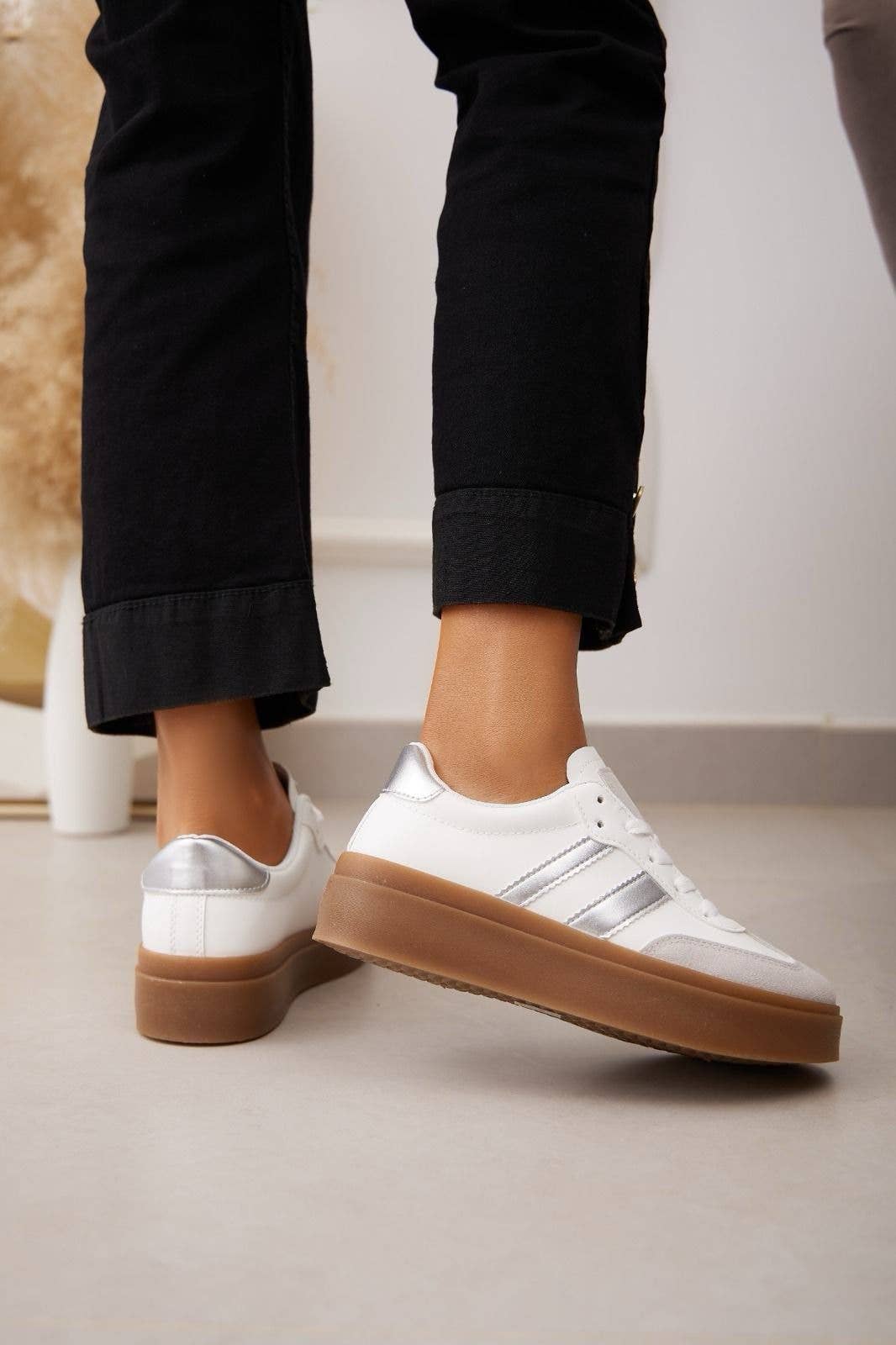 WOMEN'S ROUND TOE DOUBLE STRIPED GUM THICK SOLE SNEAKERS