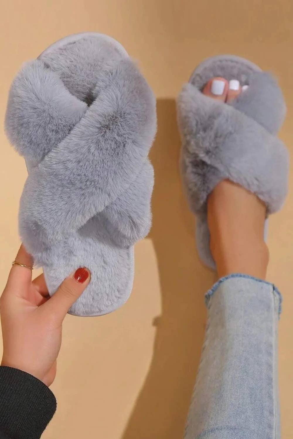 WOMENS CROSSOVER SNUG FAUX FUR SLIPPERS